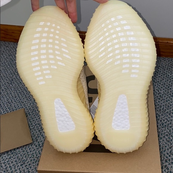 Yeezy Boost 350 V2 - Picture 4 of 12